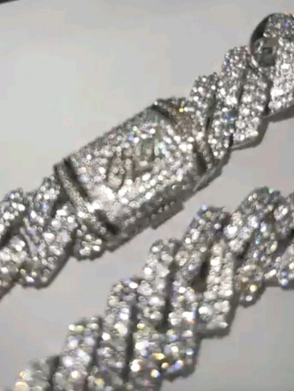 Iced Out GLD Diamond Prong Link Chain in White Gold - 25mm / 22